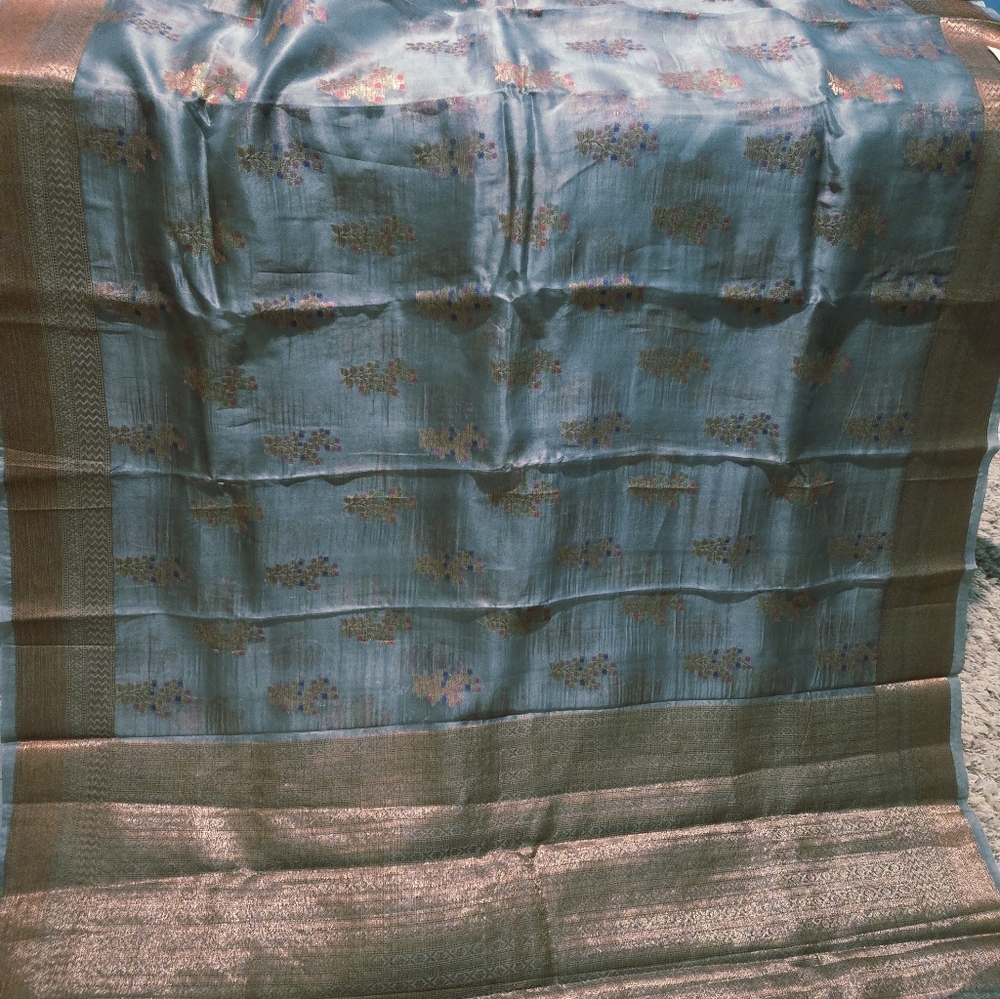 Beautiful Slate Grey Pure Organza Silk Sari with Matching Brocade Blouse Piece - Picture 5 of 13